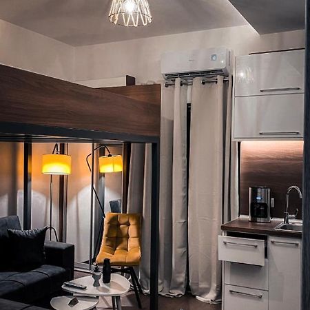 Modern Tiny House In Volos Buitenkant foto