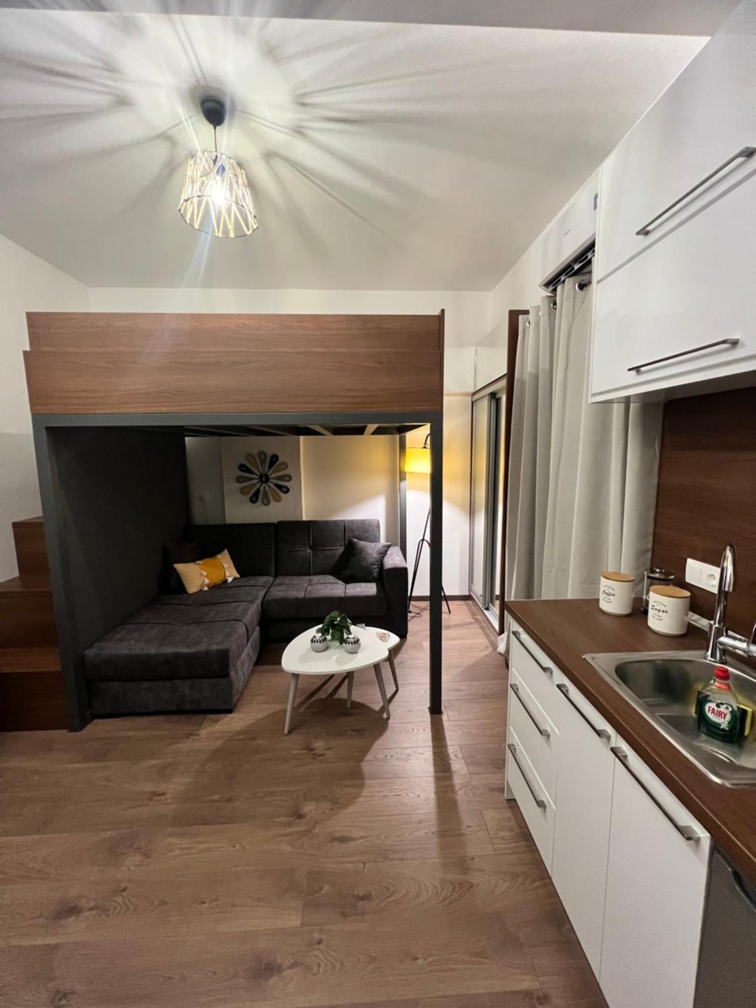 Modern Tiny House In Volos Buitenkant foto